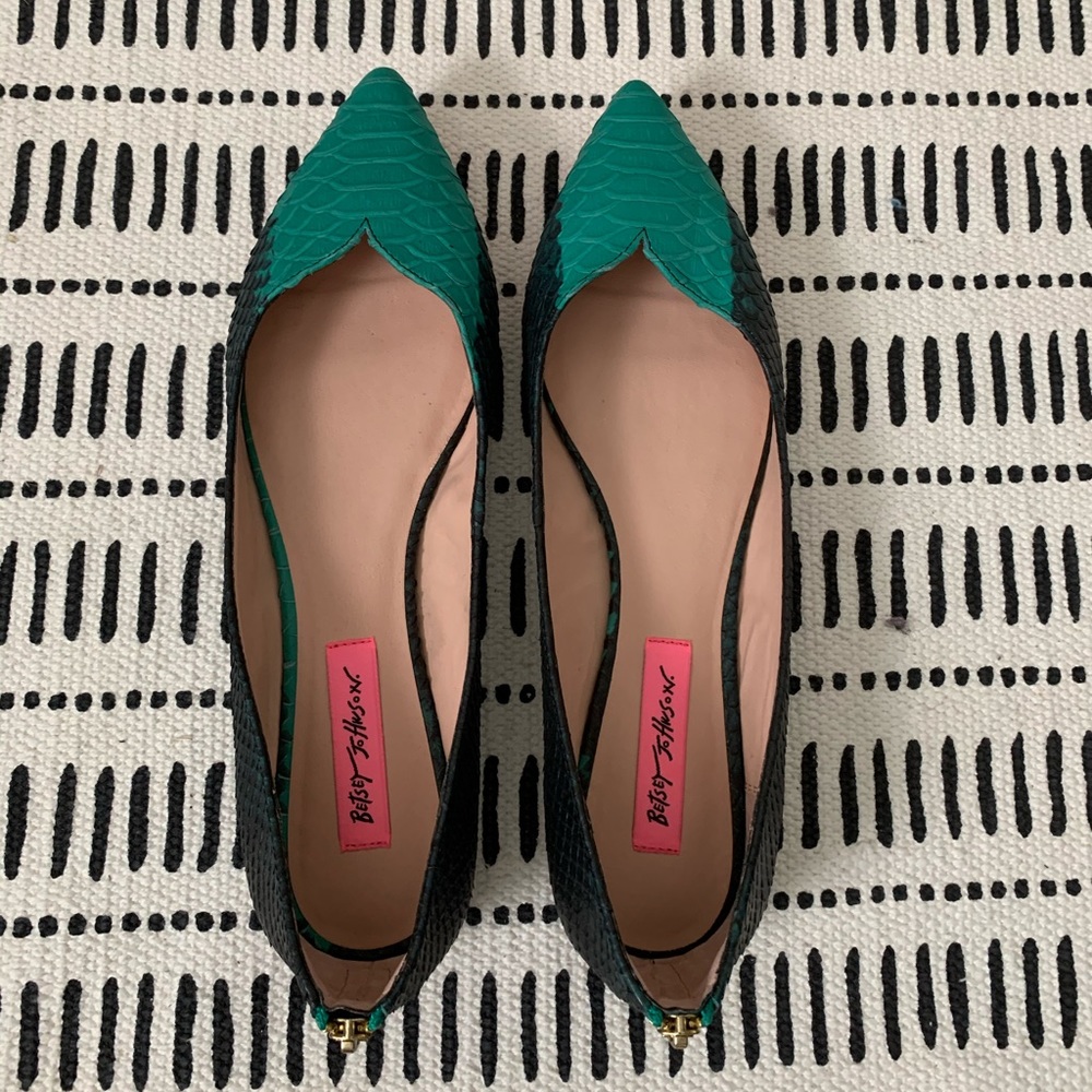 Betsey Johnson Flats